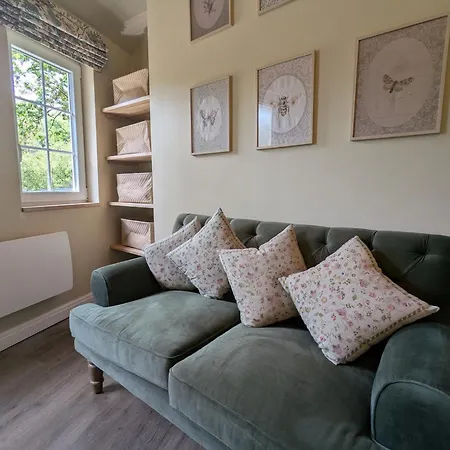 The Nest - Luxury Tiny Riverside Beneath A Medieval Chateau 別荘 Jumilhac-le-Grand