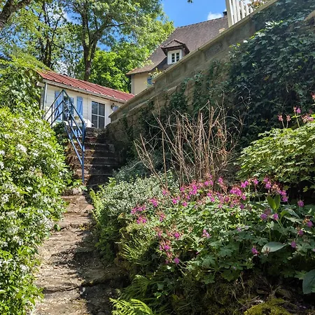 The Nest - Luxury Tiny Riverside Beneath A Medieval Chateau * Jumilhac-le-Grand